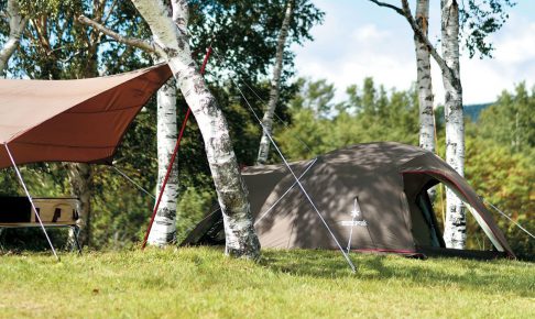 木陰に設置されたスノーピークのテント